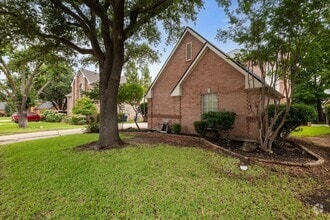 Building Photo - 5910 Spring Hill Dr