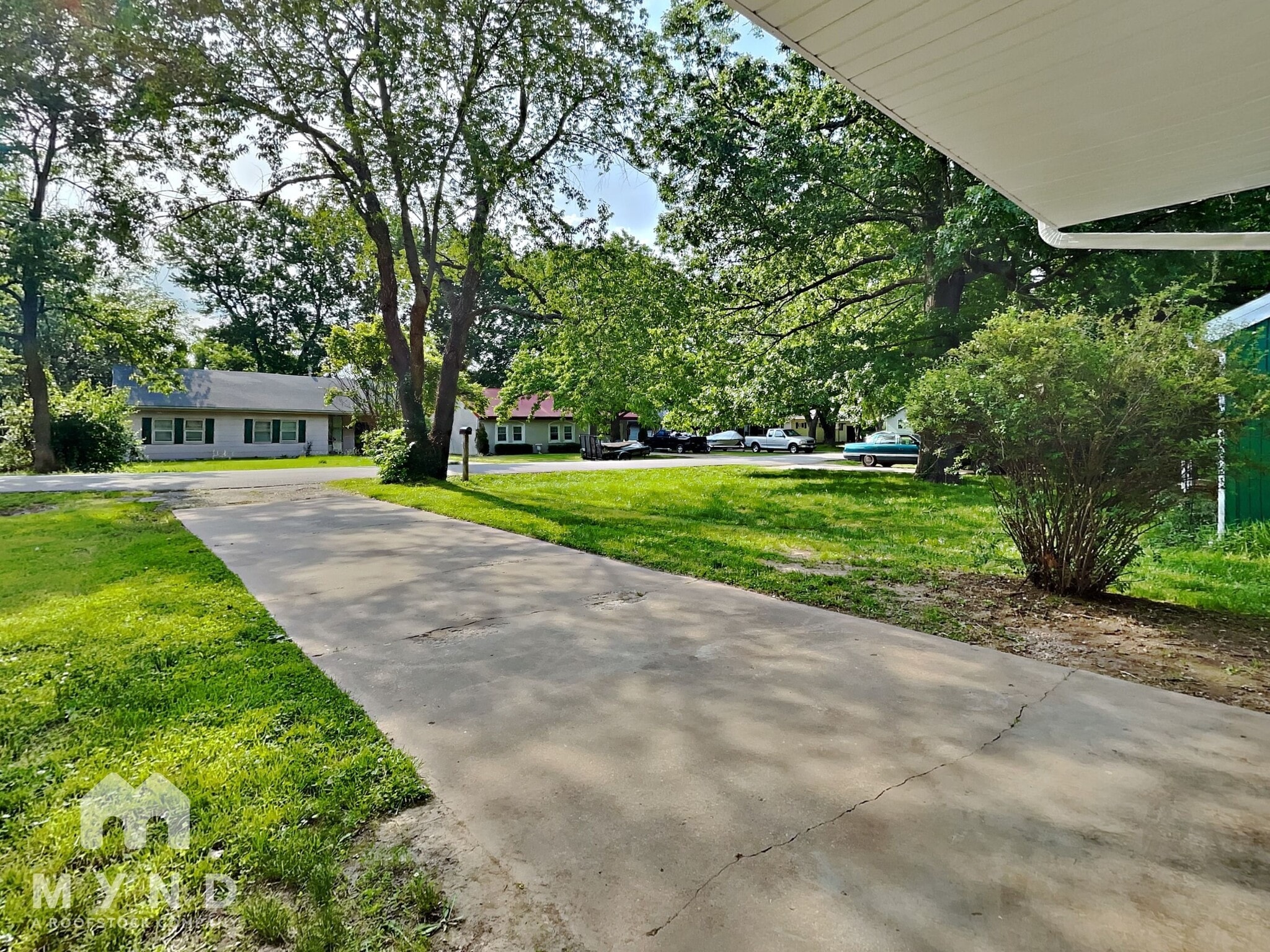 Building Photo - 1256 S Willow Ln Ave