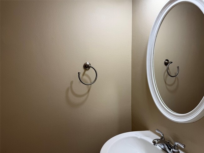 Building Photo - 7218 Broadelm Dr