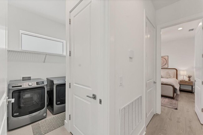 Building Photo - 6028 Red Mangrove Ln