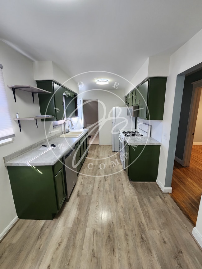 Building Photo - Adorable 3 bed 1 bath with spacious basement