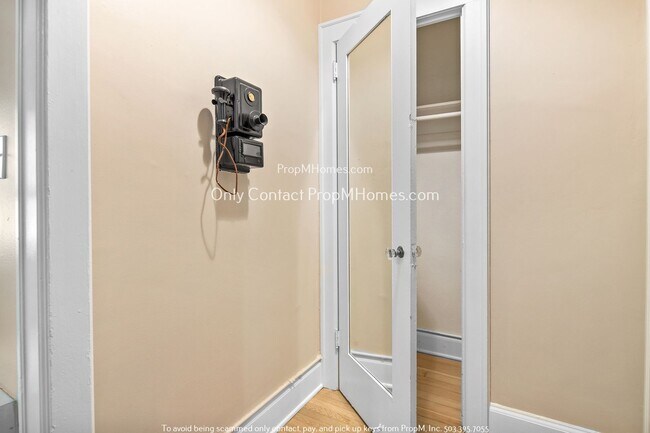 Building Photo - Classic Nob Hill Studio with Courtyard Acc...