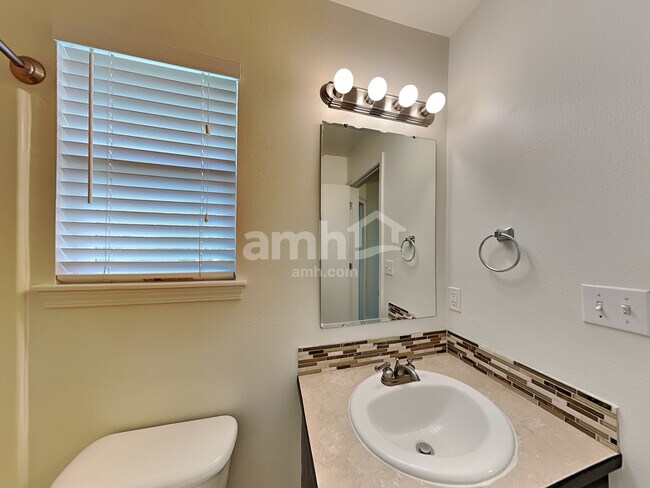 Building Photo - 2031 E Lochmeadow Ct