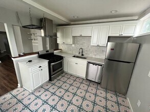 Building Photo - 3 Bedroom in Mt. Vernon!