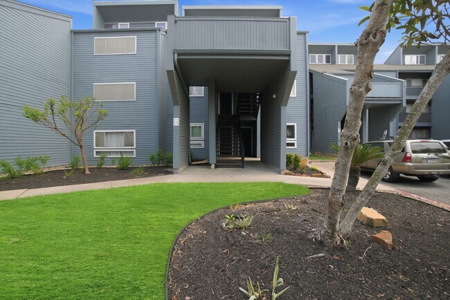 Building Photo - 12500 Melville Dr