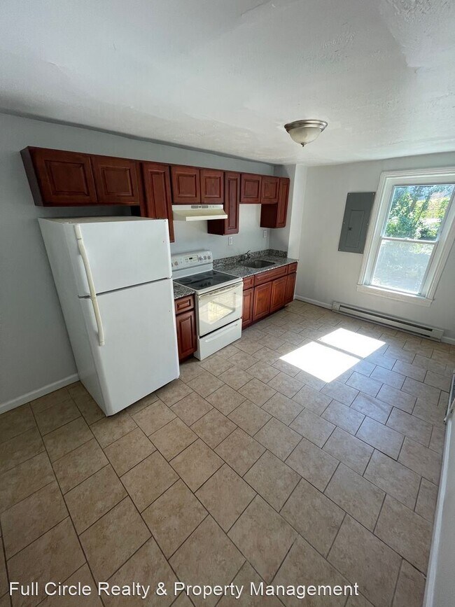 Building Photo - 2 br, 1 bath House - 154 Chestnut Street E...