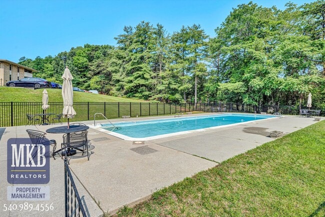Building Photo - 5260 Crossbow Cir