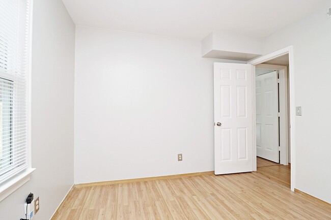 Building Photo - Pet-Friendly Fry's Spring Duplex With Fenc...