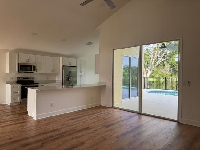 Building Photo - 4 Bedroom Pool Home for Rent