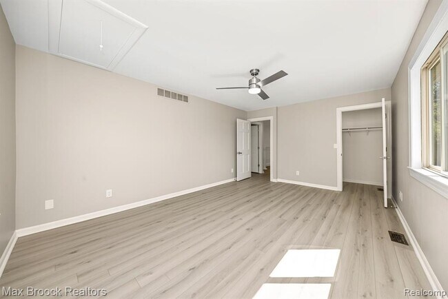 Building Photo - 6096 Darramoor Rd