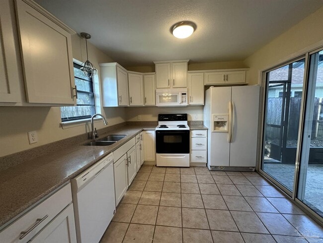 Building Photo - 4218 Baywoods Dr