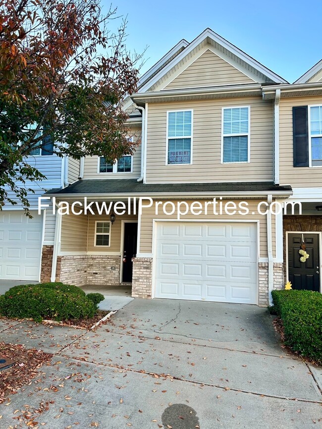 Primary Photo - Beautiful, clean, and updated Townhome wit...