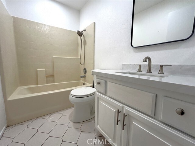Building Photo - 3130 Oakcrest Dr