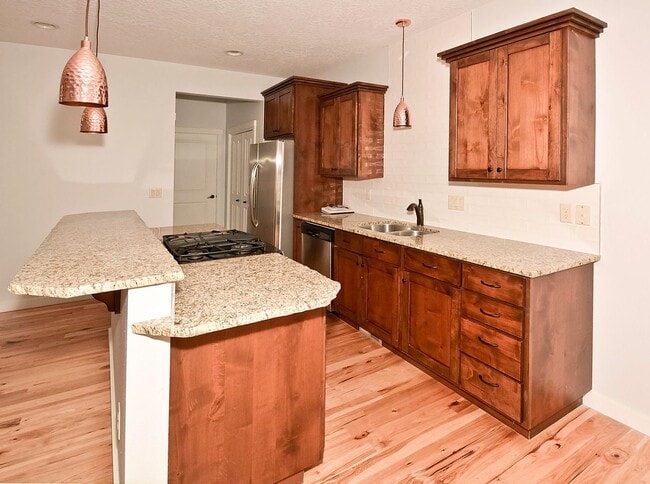 Building Photo - 3 Bedroom 2.5 Bathroom Home in Southeast Boise