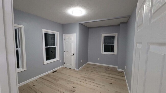 Building Photo - 60 Dunham St