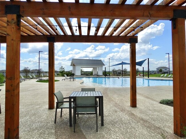 Building Photo - 370 Hortus Dr