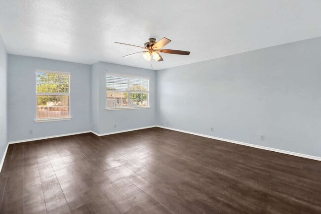 Building Photo - 406 Reba