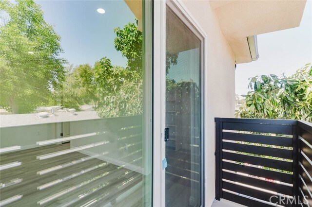 Building Photo - 8839 Sophia Ave