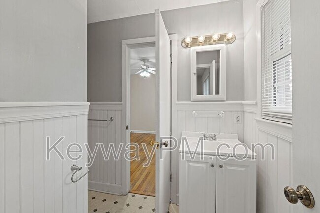 Building Photo - 1001 Beverly Heights Dr