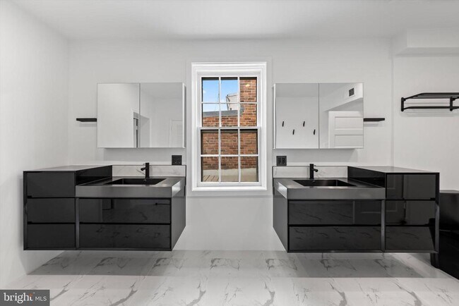 Building Photo - 1525 35th St NW