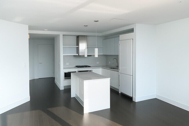 Building Photo - 77 Hudson St