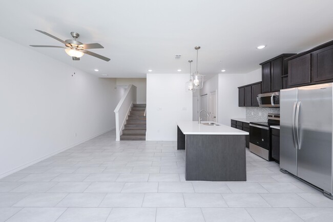 Building Photo - 9921 Bijan Dr