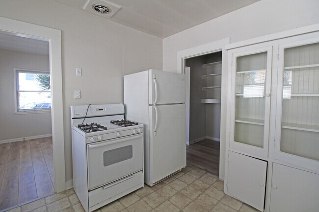 Building Photo - 1018 7th St