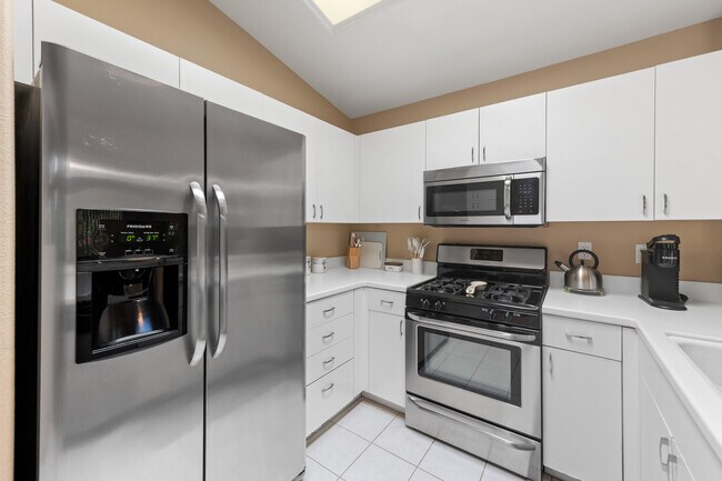 Building Photo - 78975 Champagne Ln