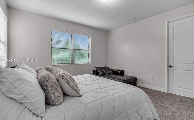 Building Photo - 3274 W 96 Pl