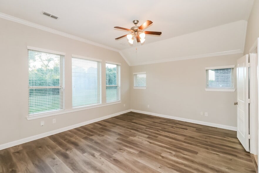Building Photo - 415 Rocky Briar Ct