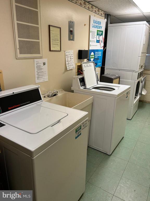 Building Photo - 884 Quince Orchard Blvd