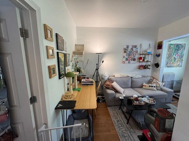 Building Photo - 1 bedroom in Chicago IL 60613