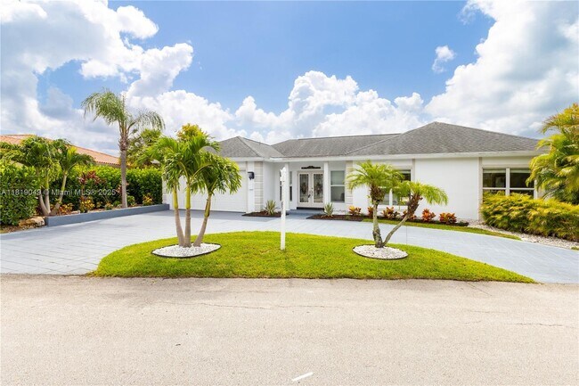 Building Photo - 4902 N Travelers Palm Ln