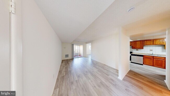 Building Photo - 7197 Cimarron Ct