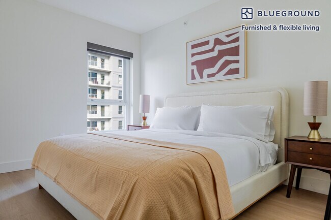 Building Photo - 10301 NE 10th St