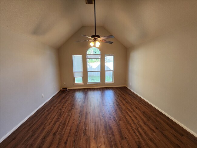 Building Photo - 1011 Lexington Green Dr
