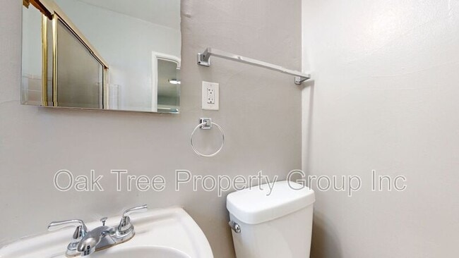 Building Photo - 824 15th St