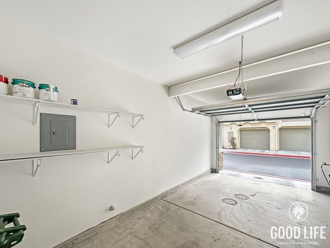Building Photo - Welcoming 2B/2BA Condo with Balcony, In-Unit Laundry and Pool Access.