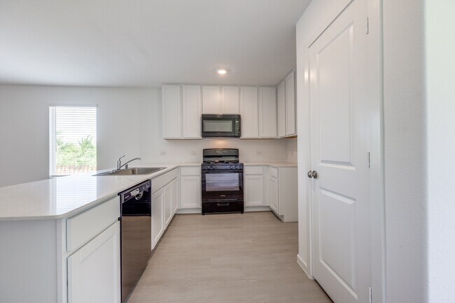 Building Photo - 1301 Salton Ln