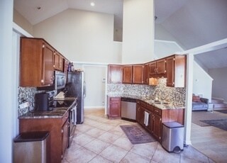 Building Photo - 1104 Crestfield Dr