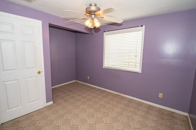 Building Photo - 4 Bedroom home in Granger, IN!