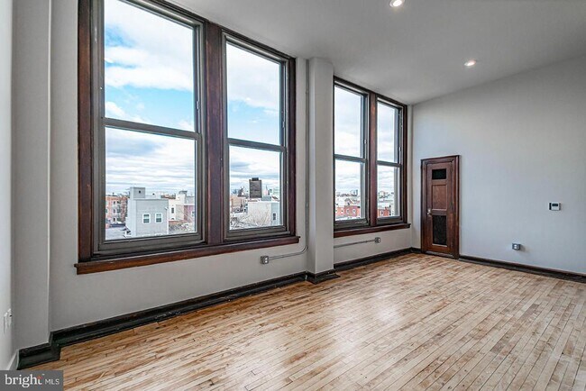 Building Photo - 1300 S 19th St