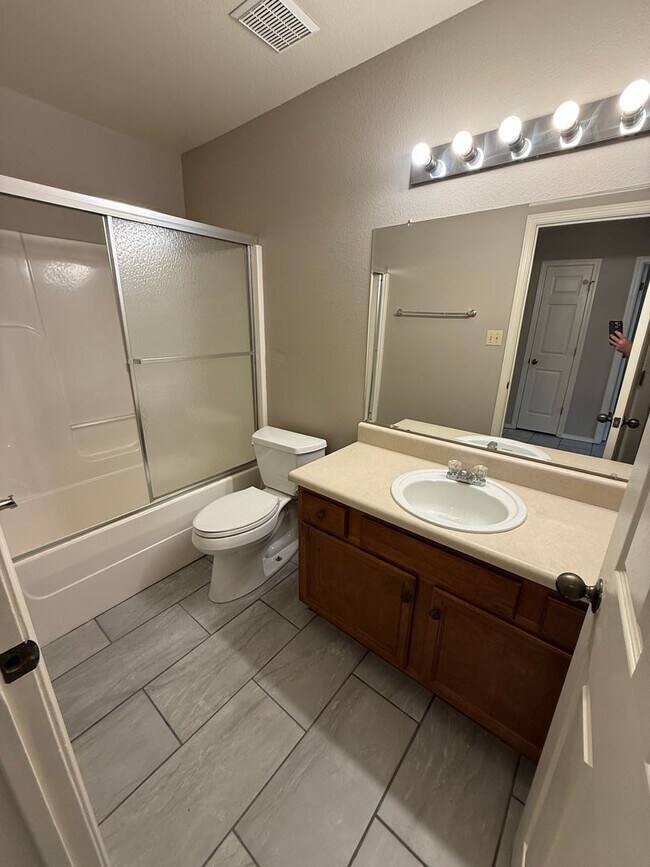 Building Photo - 1528 N 24th St