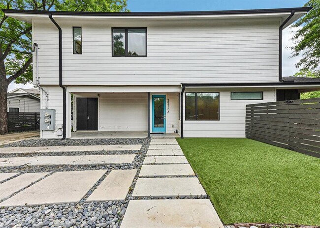 Building Photo - 2313 Oak Crest Ave