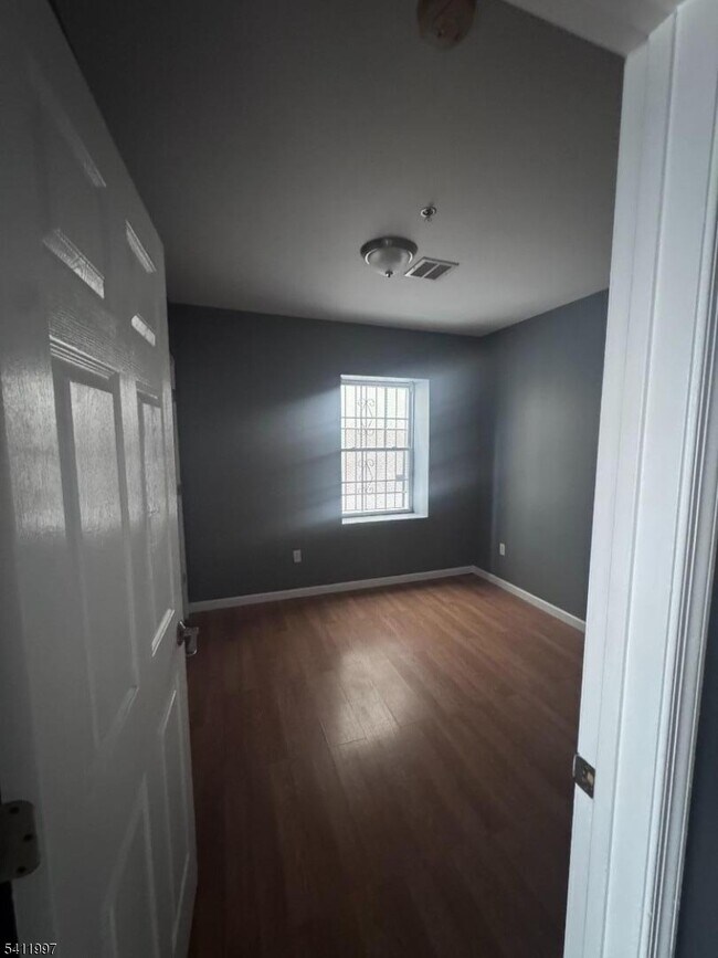 Building Photo - 24 19th Ave