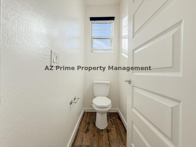 Building Photo - 920 E Anderson Ave