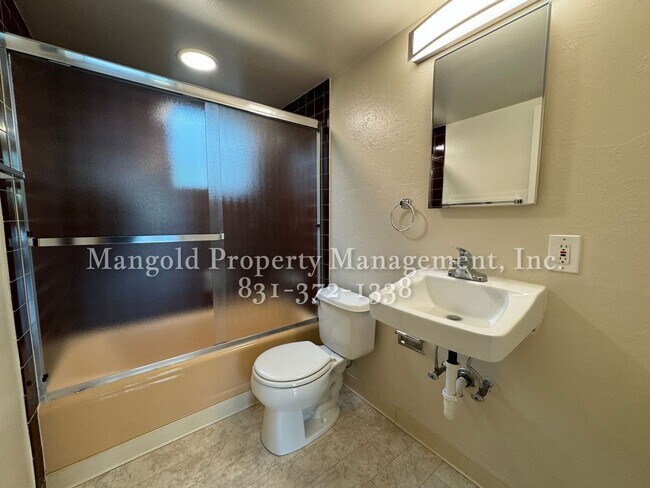 Building Photo - 561irv