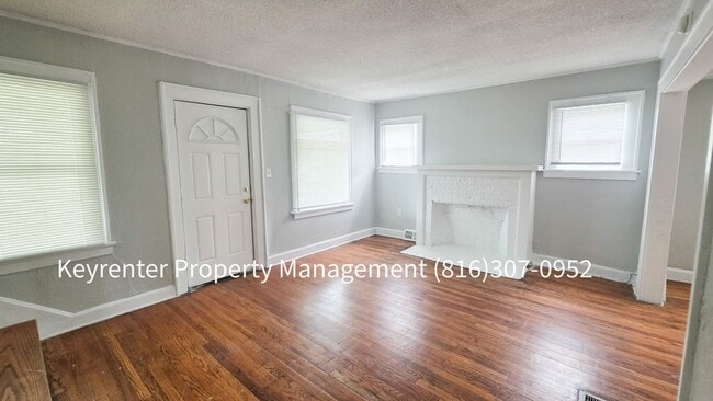 Building Photo - 2 Bed 1 Bath rare to rent!