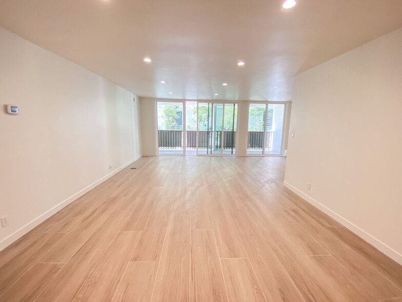 Building Photo - 848 Kings Rd