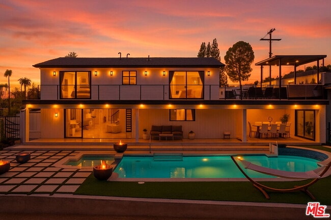 Building Photo - 8600 Farralone Ave